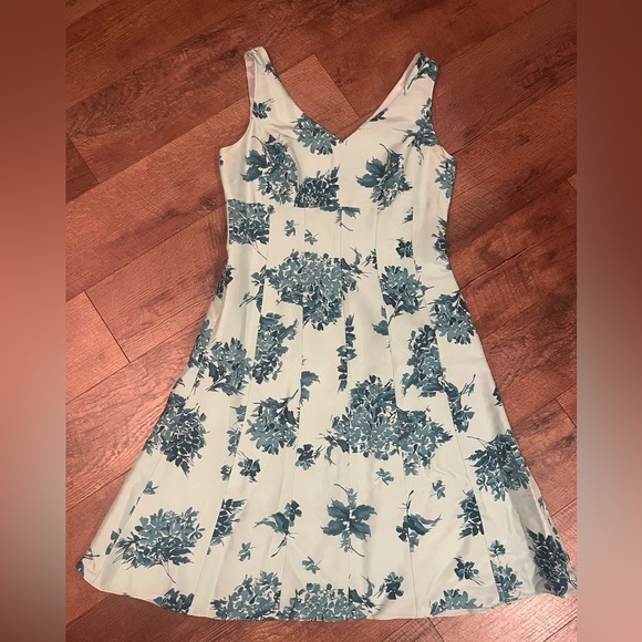 Ann Taylor Dresses & Skirts - Ann Taylor Blue Floral Midi Dress